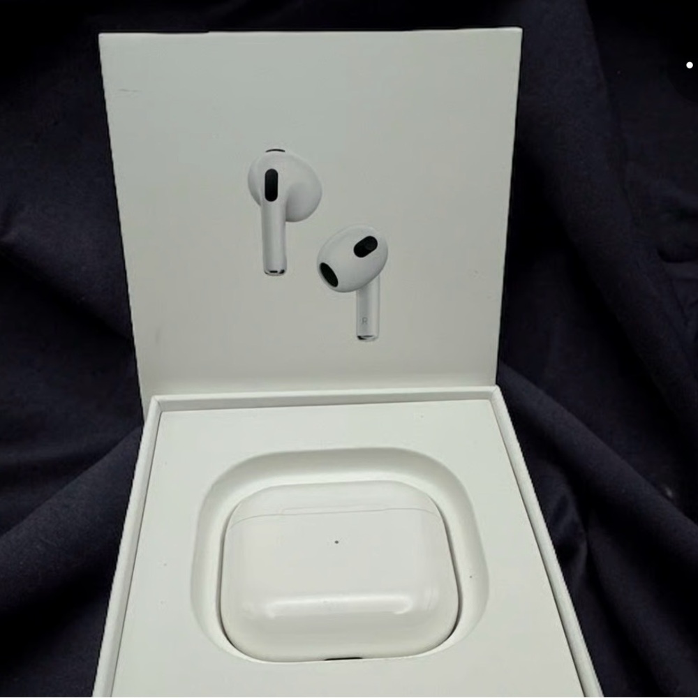 Apple White Wireless Earbuds